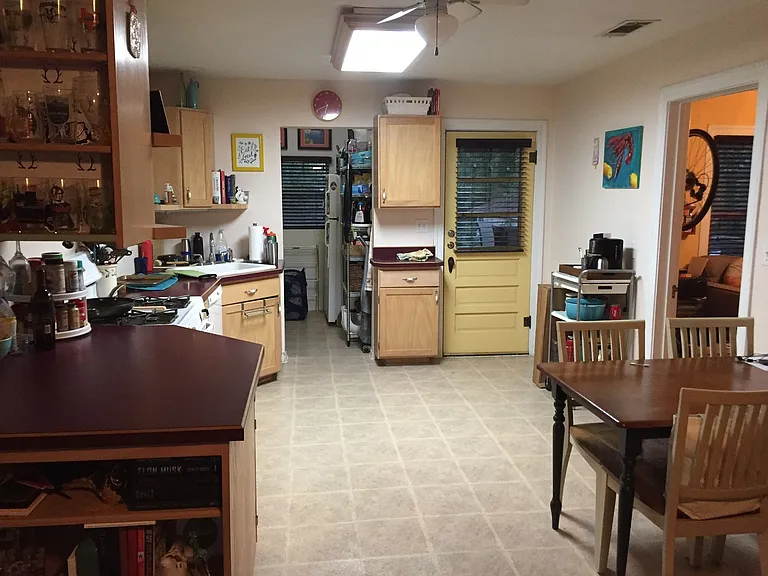 4709 Avenue H — Photo 4