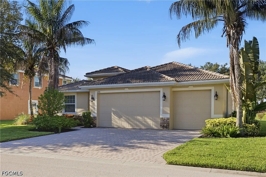 3 bed, 2.0 bath, 2010 sqft, $2,650 — Photo 2