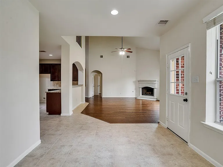 28006 Hollyfare Dr — Photo 12