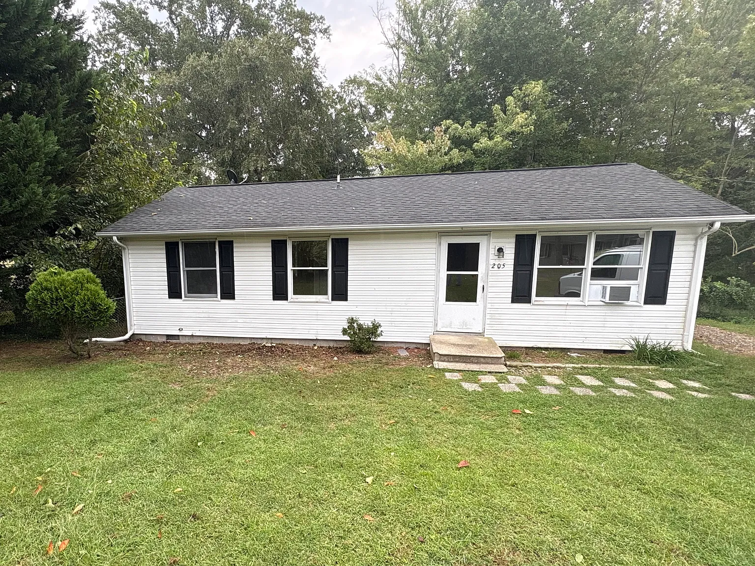 3 bed, 960 sqft, $2,000 — Photo 1