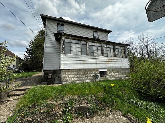 5th image of 1006 Shira St
