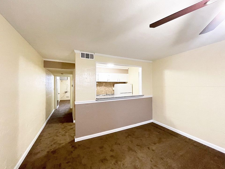 2nd image of 2206 Heather Ln #104