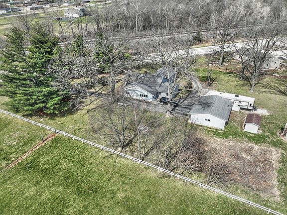 5th image of 2340 S Taylorville Rd