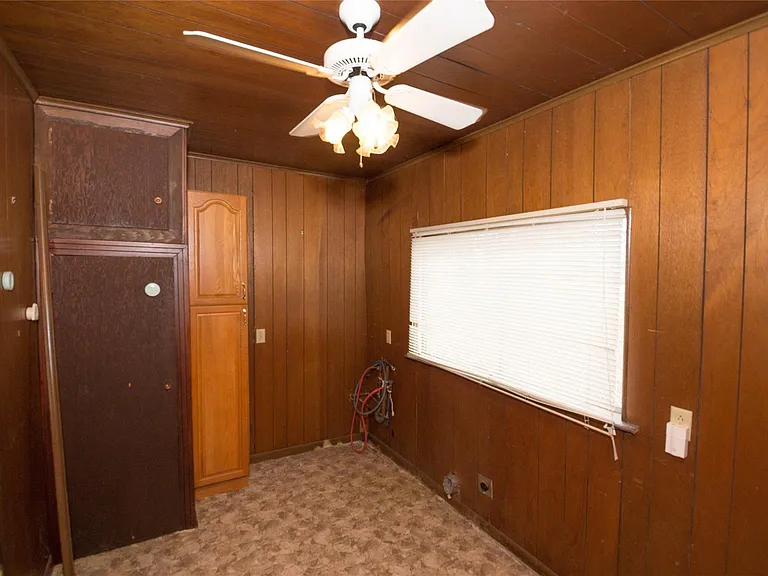 2047 FM 2933 — Photo 11