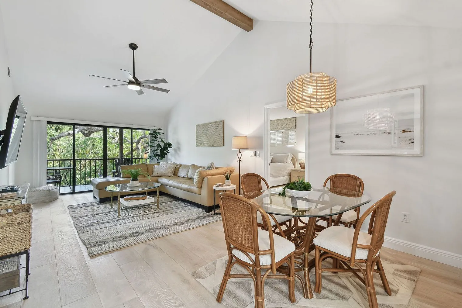 2 bed, 2.0 bath, 1076 sqft, $5,550 — Photo 4