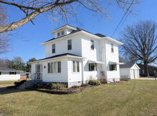 503 N Main St, Chadwick, IL 61014