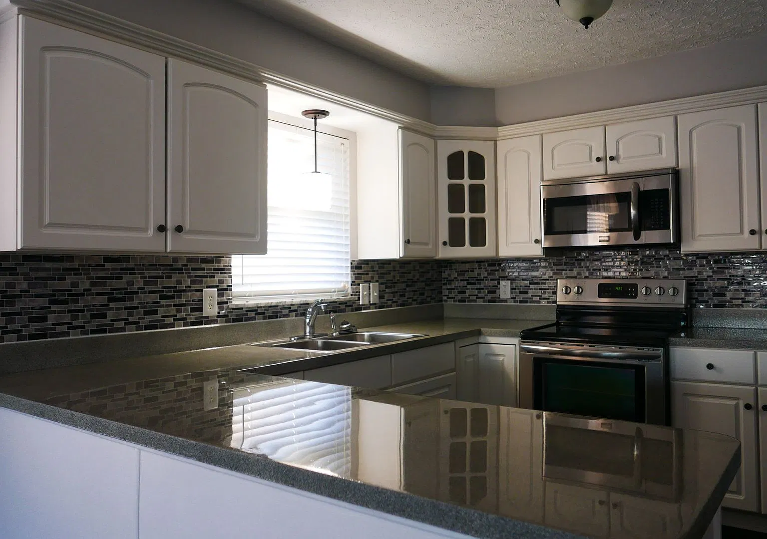 3 Bed / 1 Bath Single-Family Home in Grove City — Photo 4