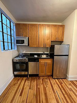 3rd image of 1606 1st Ave APT 5C