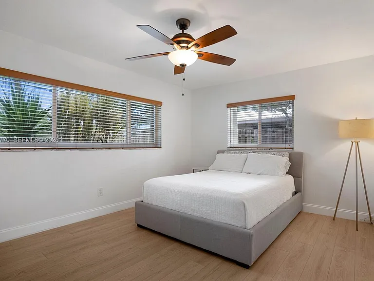 1365 SW 9th St — Photo 11