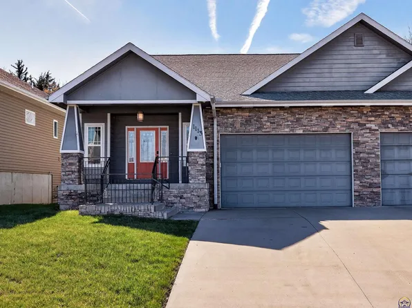 1113 SW Red Oaks Ct, Topeka, KS 66615