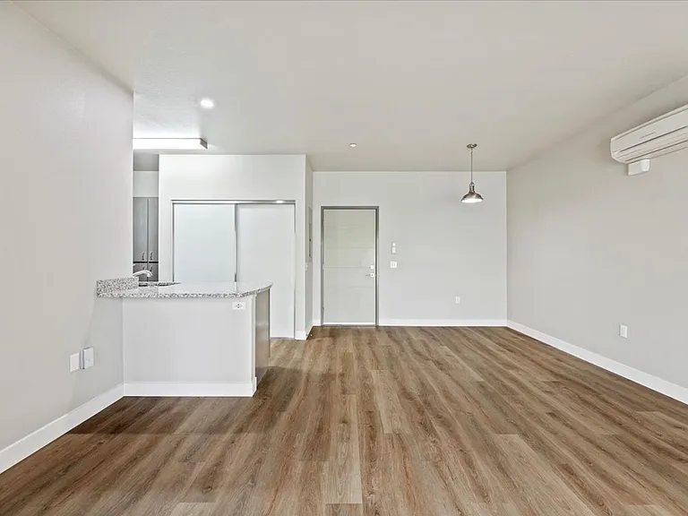 The 951 Apartments — Photo 14
