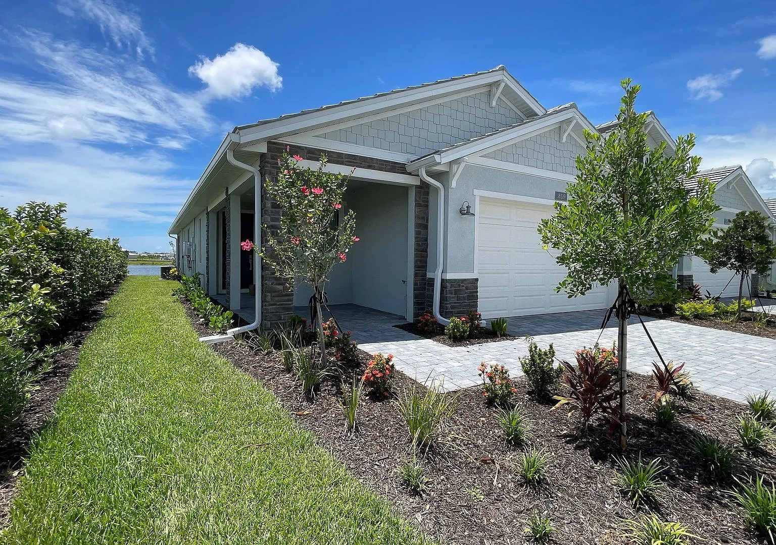 Unfurnished Annual Rental Available — Photo 1