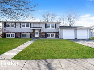 440 Frontage Rd, Park City, IL 60085