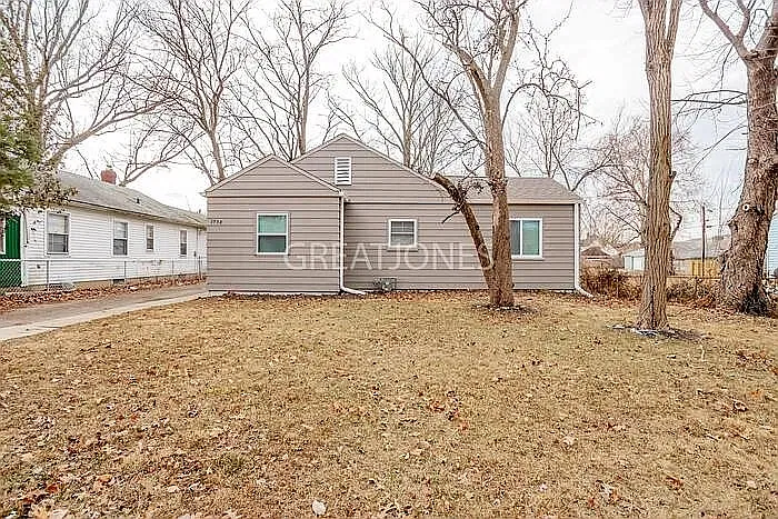 2 bed, 1.0 bath, 854 sqft, $1,197 — Photo 2