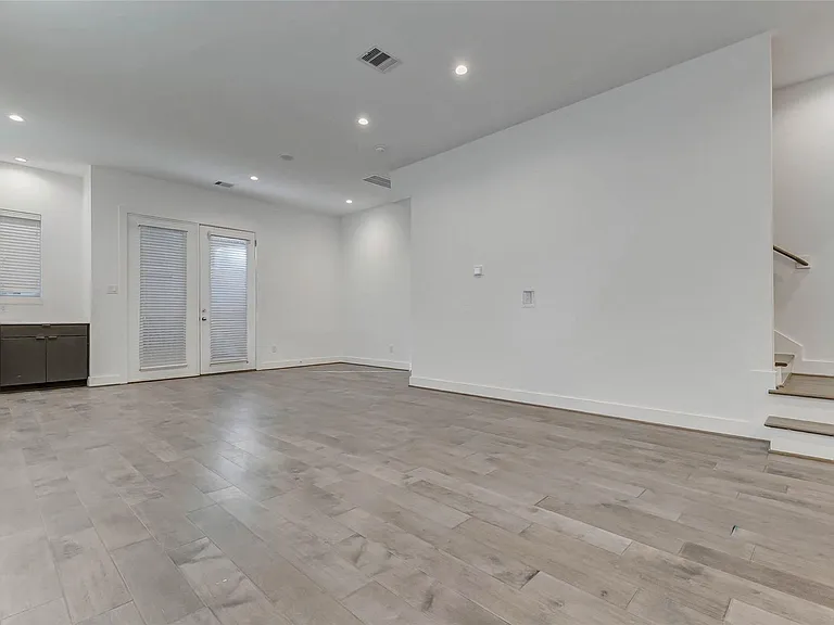 5859 Dolores St — Photo 8