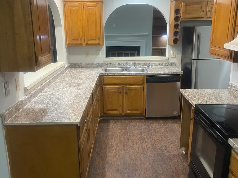 5035 Highland Hills Pkwy — Photo 9
