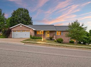 6183 Forest Hills Dr, Dubuque, IA 52002