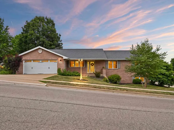 6183 Forest Hills Dr, Dubuque, IA 52002