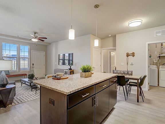 5th image of 601 Sierra Cir #207