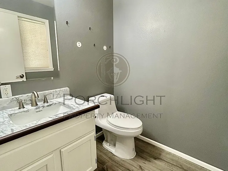 804 E Maberry Dr — Photo 8