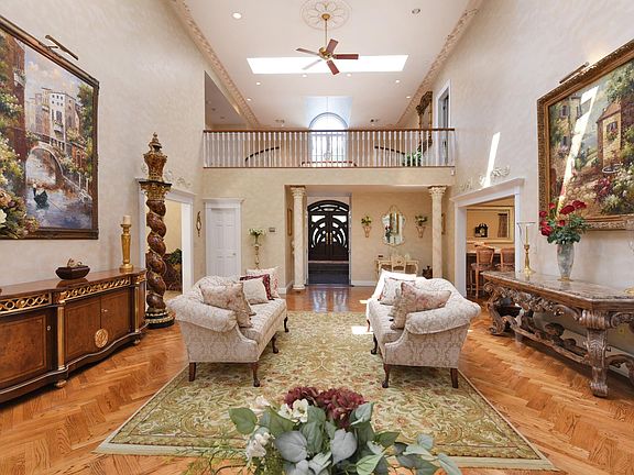 5th image of 7 Mansion Dr