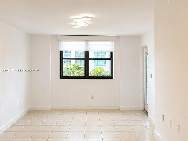 555 NE 30th St #404 — Photo 22