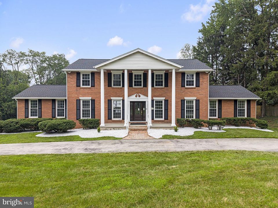 1st image of 1215 Club House Rd