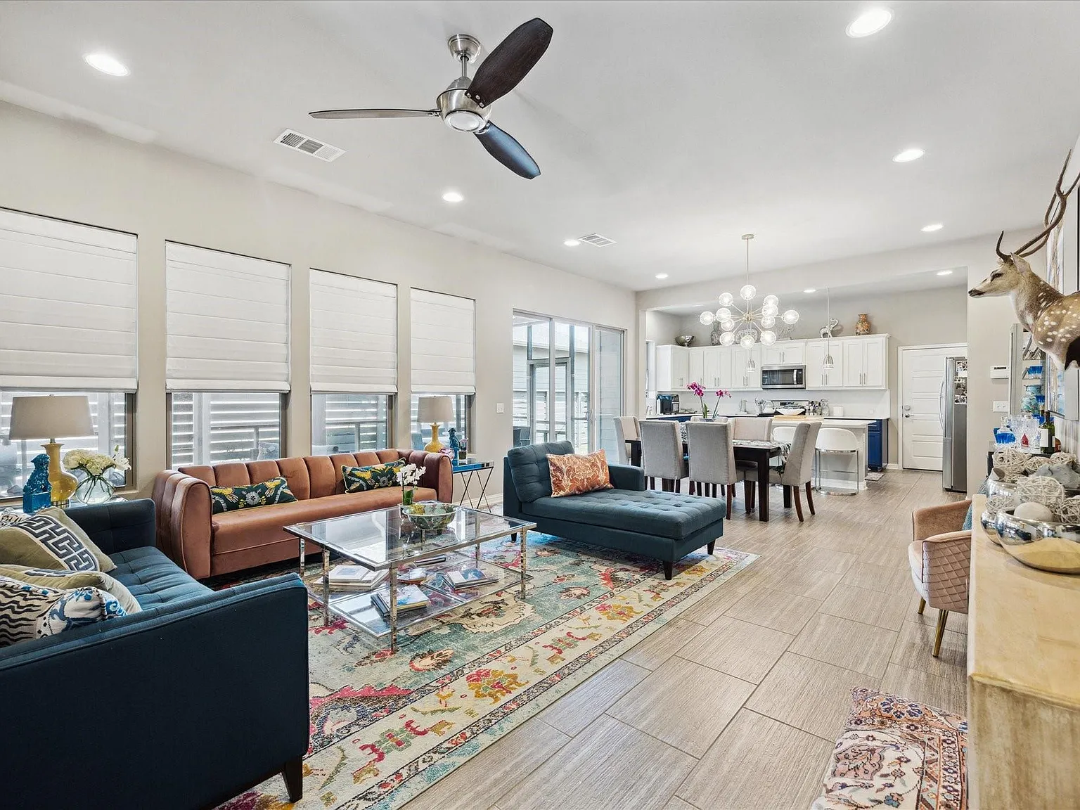 3 bed, 3.0 bath, 2004 sqft, $2,950 — Photo 3