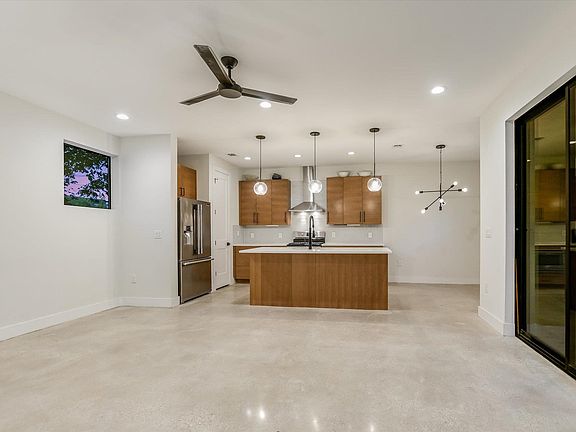 5th image of 1127 Gunter St #1