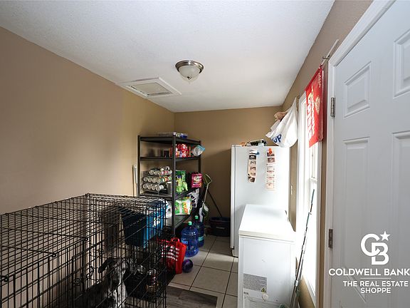 5th image of 2106 Sioux Dr