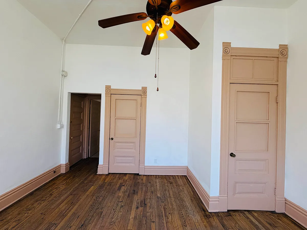 Building Photo - 41 S San Joaquin St #3