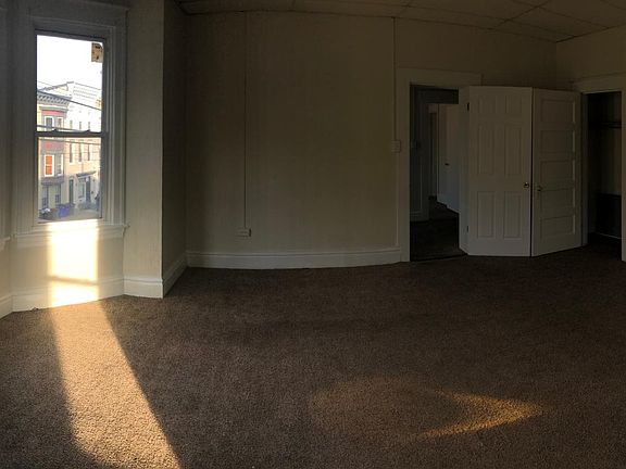 4th image of 415 W Washington St #415