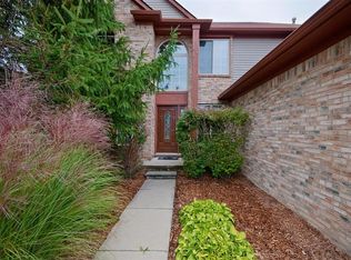 7691 Greene Farm Ct, Ypsilanti, MI