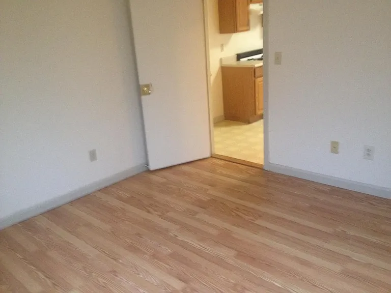 117 University Ave — Photo 6