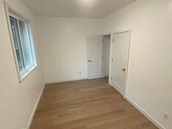 4th image of 359 Franklin Ave