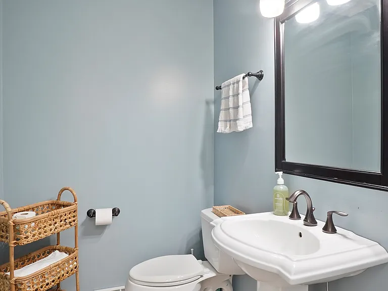 8814 Northcote Ave — Photo 17