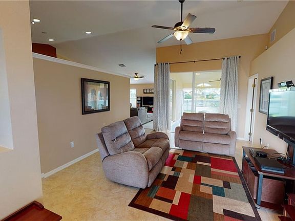 3rd image of 2208 NE 5th Pl