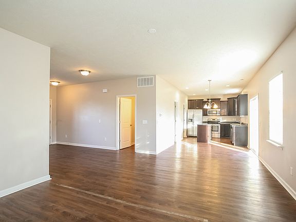 4th image of 8461 Waterleaf Dr