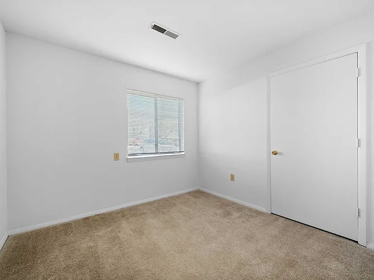 Foxridge Apartment Homes — Photo 207