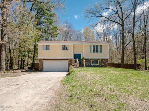 6920 14th Ave, Spring Lake, MI 49456