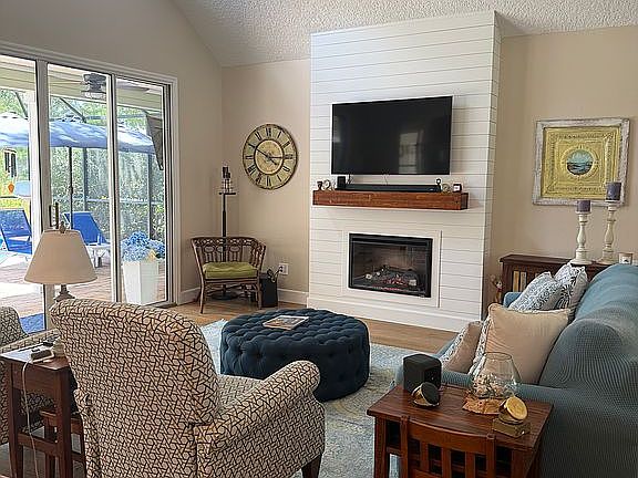 4th image of 1550 Canopy Dr