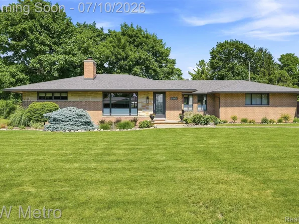 27861 Green Willow St, Farmington Hills, MI 48331