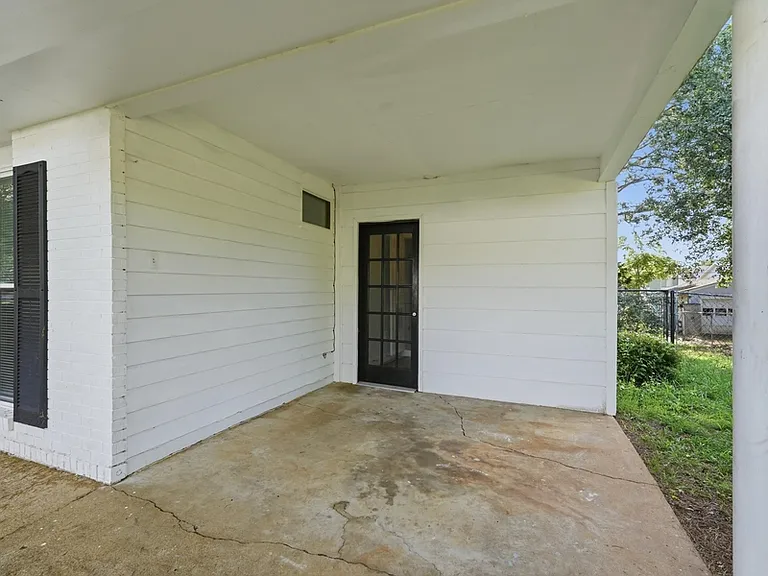 308 Harolds Dr NW — Photo 4