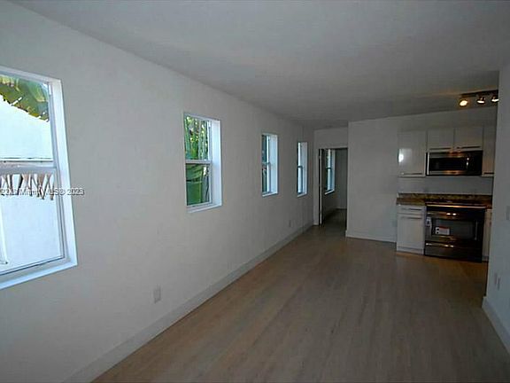 3rd image of 1008 Jefferson Ave APT 204