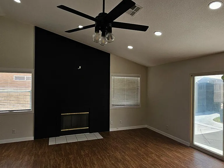 424 E Avenue J11 — Photo 16
