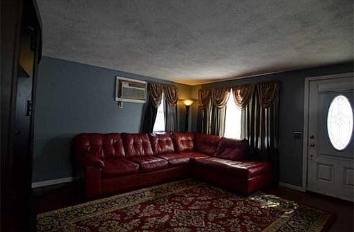 2nd image of 19 Casino Ave