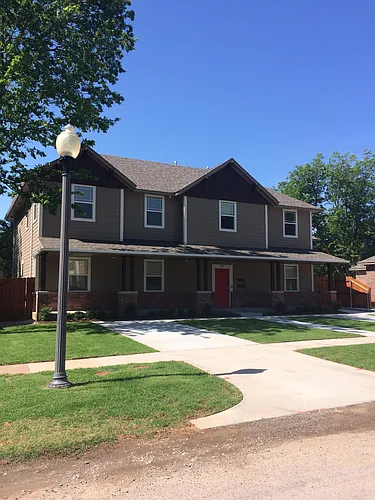 208 Eddington St Photo 1