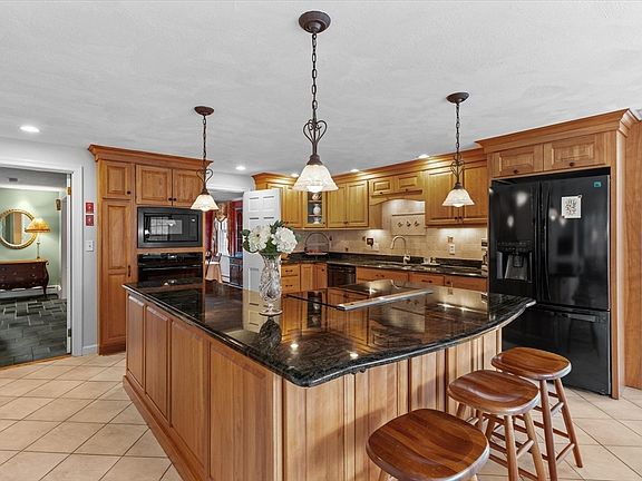 4th image of 31 Candlewood Dr