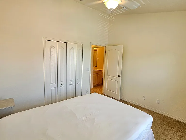 904 Casa Del Lago Way #904 — Photo 33