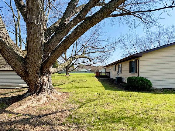 4th image of 18373 Northrop Dr